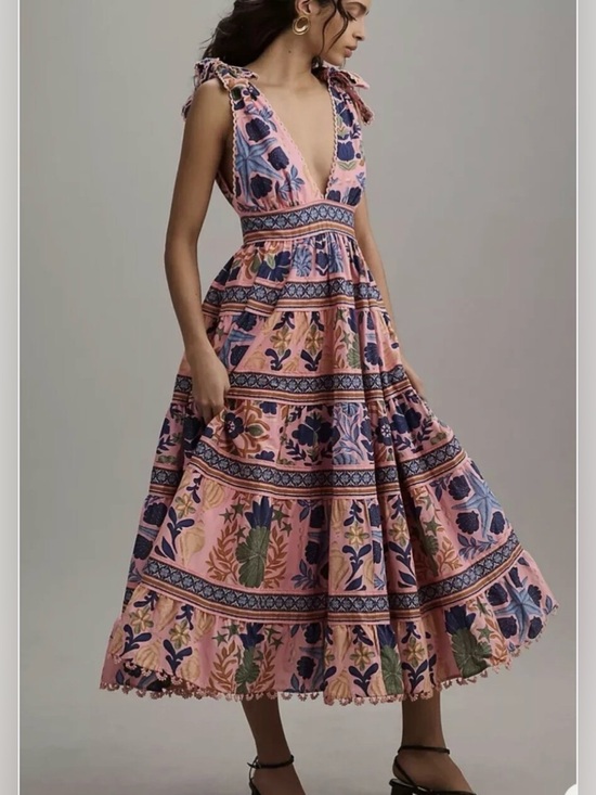 FARM Rio Dresses & Skirts - Farm Rio Seashell Tapestry Midi Dress in Bold Floral Print Size Small